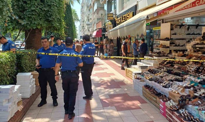 Efeler'de telefon dükkanı saldırısı: üç şüpheli bir gün sonra teslim oldu