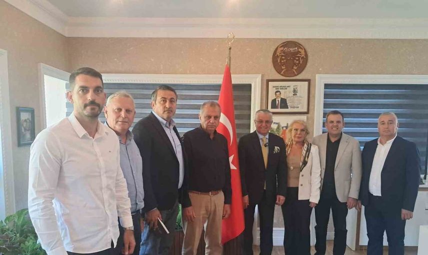 Kemer'de yönetim bağımsızlaşıyor: Necati Topaloğlu ve 8 meclis üyesi CHP'den istifa etti