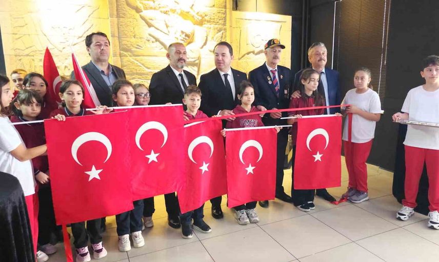 Öğrencilerden Çanakkale'ye vefa: rölyef ve şehitlik bayrağı okula taşındı