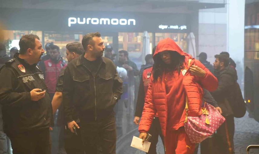 Galatasaray Ankara'da: Eryaman'da taraftar coşkusu takımı karşıladı