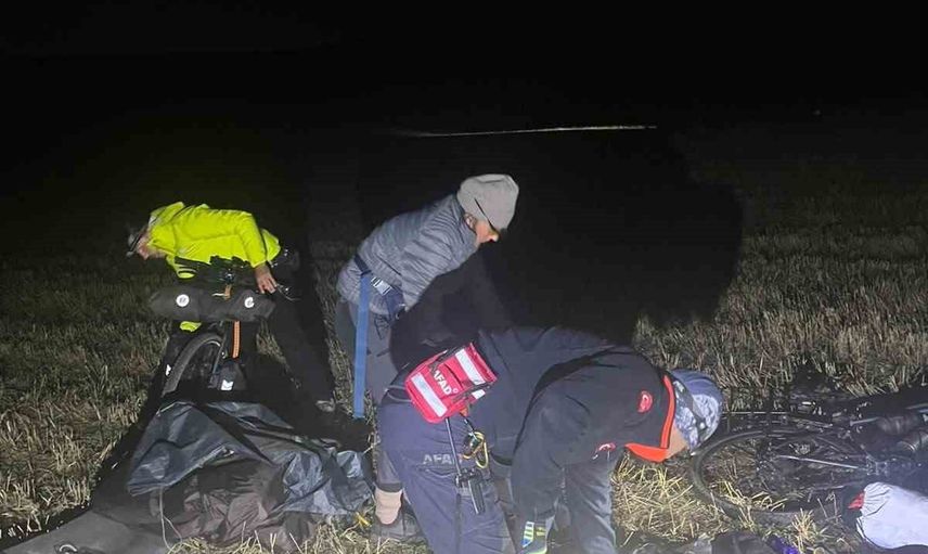 Kars'ta zorlu arazi koşullarında mahsur kalan iki turist kurtarıldı
