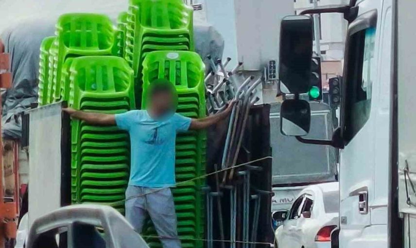 Adıyaman'da kasada güvenlik önlemi olmadan yolculuk tepki topladı