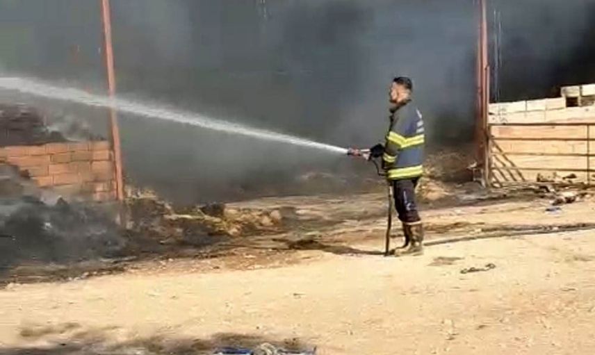 Çiftlikte saman balyaları tutuştu: 15 küçükbaş telef oldu