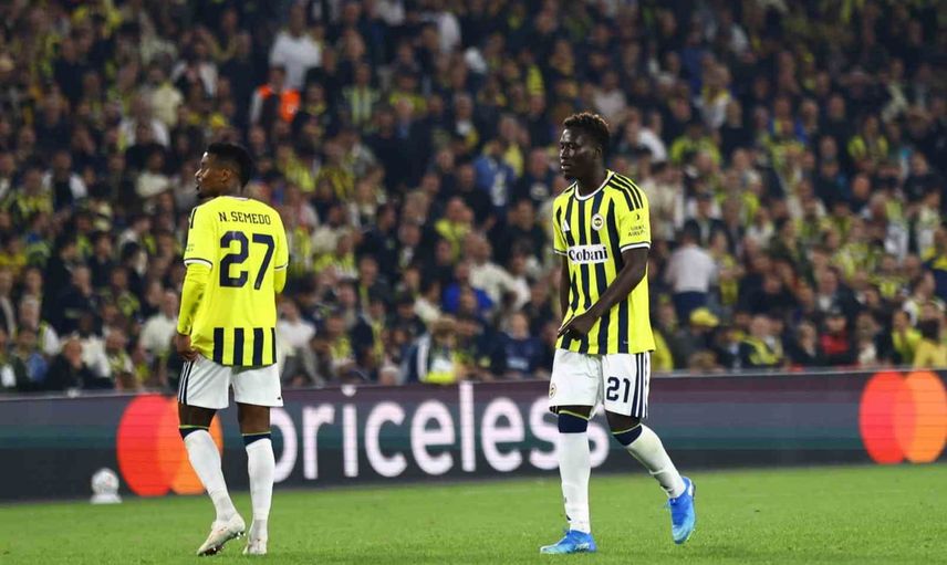 Şükrü Saracoğlu'nda tempolu ilk yarı: Fenerbahçe 2-1 önde