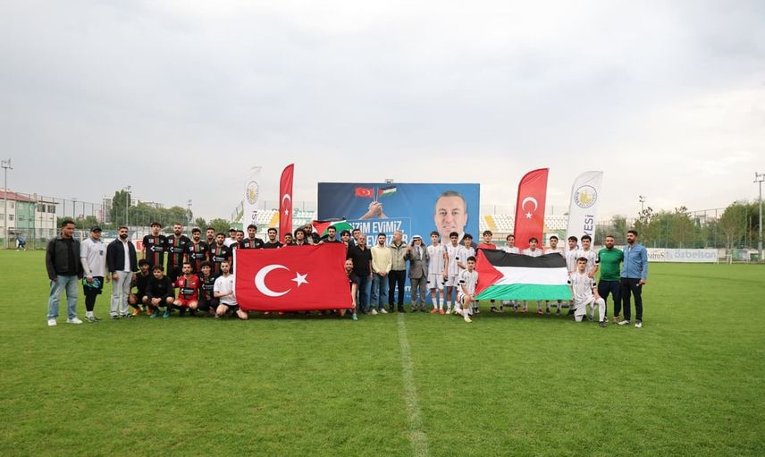 Sivas'ta sahada dostluk: Filistinli öğrencilerle centilmen maç