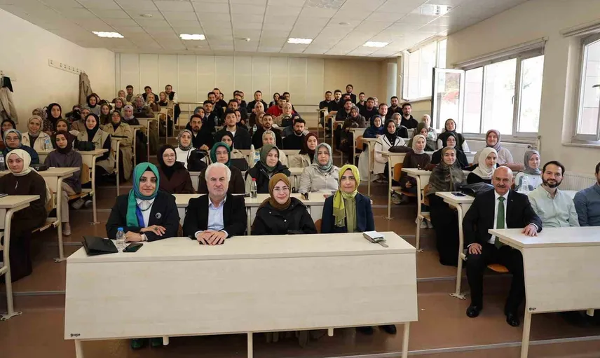 Rektör sınıfta bilim, felsefe ve kariyer öğütleri verdi