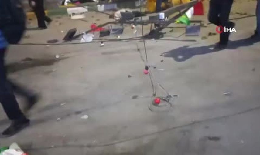 Meşhed'te kutlamada panik: araç kalabalığa daldı, 4 kişi yaşamını yitirdi