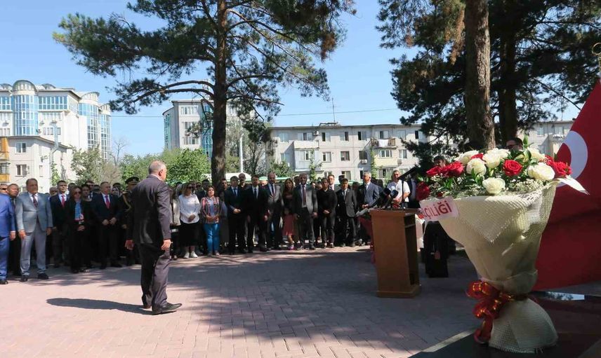 Bişkek'te Atatürk Parkı'nda 30 ağustos zafer bayramı anıldı