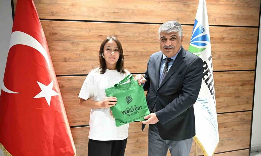 gençlere yatırım: yeşilyurt belediyesi ücretsiz kurslarla başarıyı büyütüyor