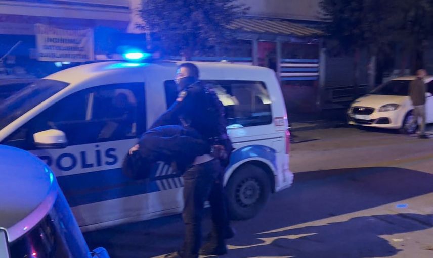 Avcılar'da uygulama noktasında kovalamaca: polis aracına çarpıp kaçan sürücü yakalandı