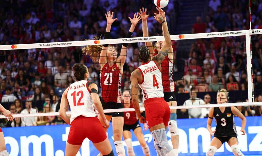 Milliler yarı finale yükseldi: Türkiye Almanya'yı 3-1 mağlup etti
