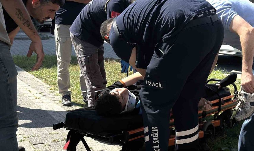 Menteşe Orhaniye 141. sokakta arkadan çarpma: motosiklet sürücüsü kaldırıma savruldu