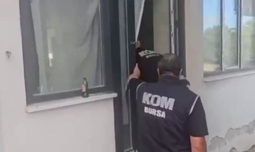 Bursa'da depo baskınında yeniden kullanılmak üzere hazırlanmış TAPDK bandrolleriyle milyonlarca makaron ele geçirildi