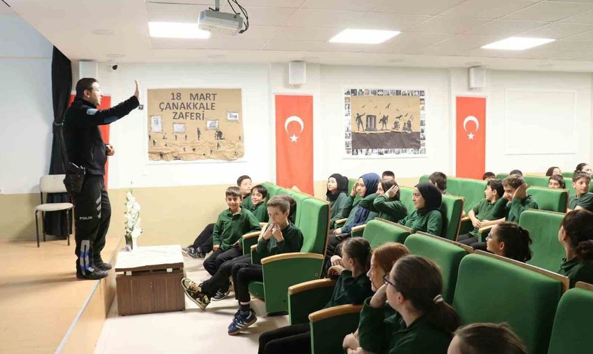 Okullarda siber farkındalık yayılıyor: Kastamonu'da Hayata Renk Verelim projesi