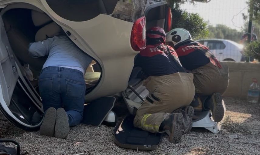 Bayındır'da kontrolden çıkan otomobil seraya uçtu, 3 kişi yaralandı