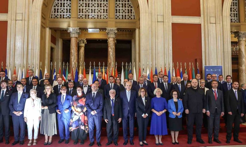 Roma'da parlamento başkanları aile fotoğrafında buluştu