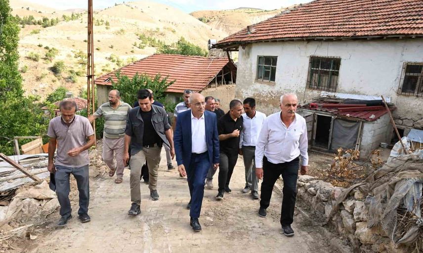 Kocaözü'nde selin izleri kaldırılıyor: başkan Sami Er destek ve incelemelerde bulundu