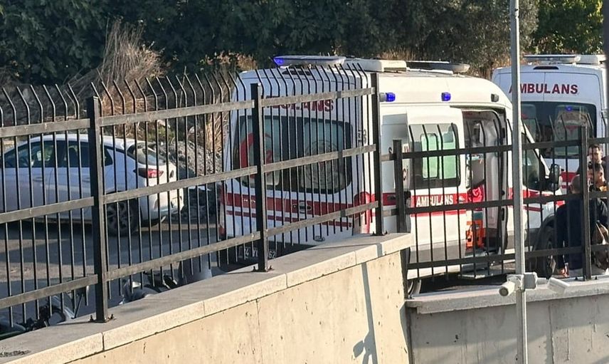 Beylikdüzü'nde liseye giderken çarpılan iki öğrenci sonrası kaçan sürücü aranıyor