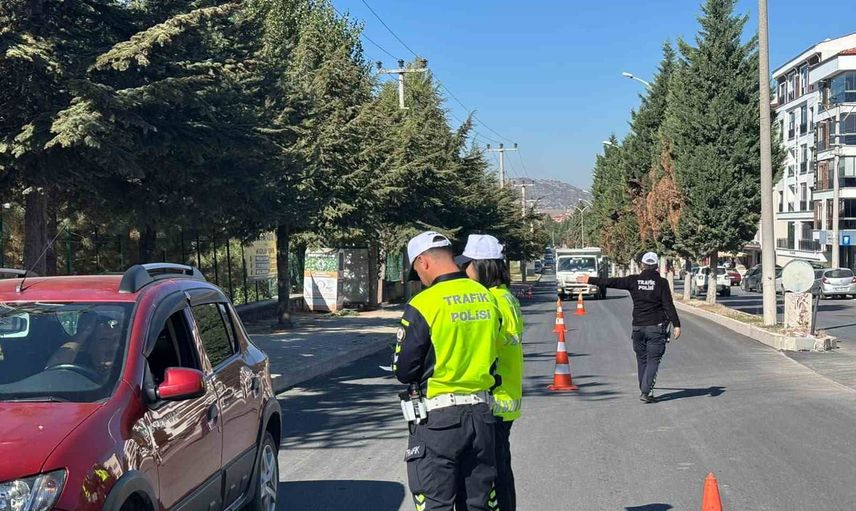 Tavşanlı'da trafik ekipleri kent merkezinde kapsamlı denetim yaptı