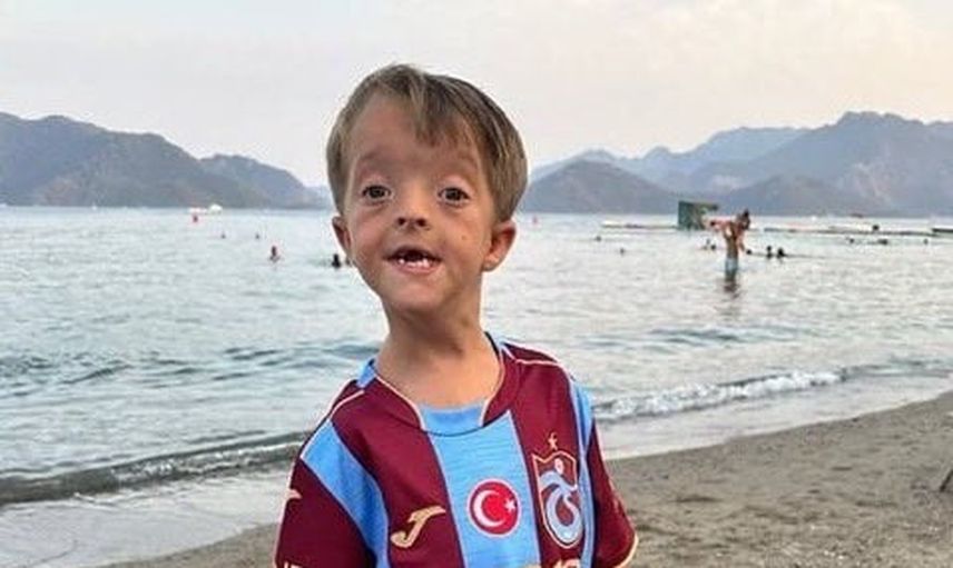 Minik taraftarın Salah ile Trabzon’da duygusal kavuşması
