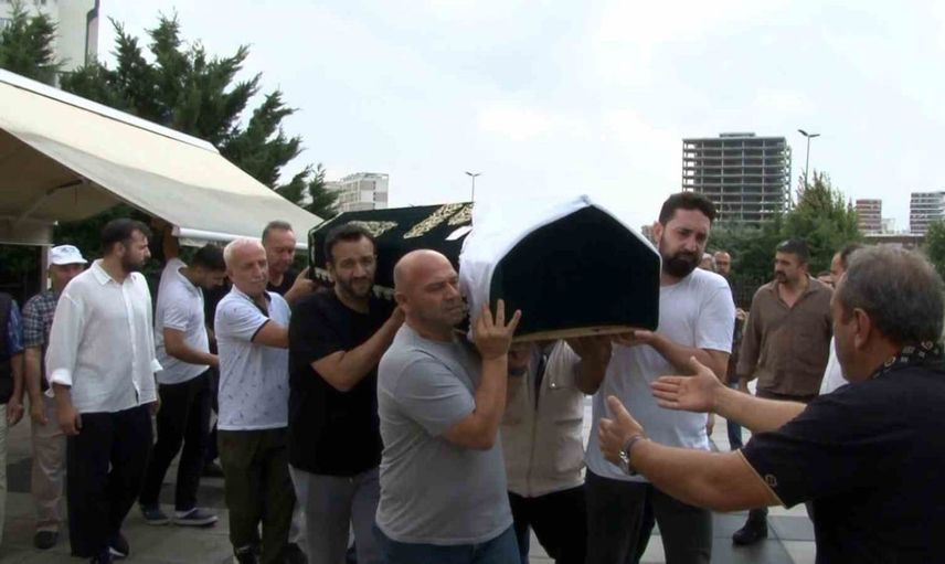 Komşuların vedası: zeytinburnu otobüs kazasında yaşamını yitiren Mürvet Tolon defnedildi