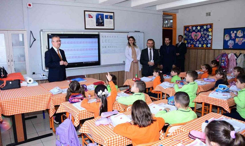İl millî eğitim müdürü Sinan Aydın, Cengiz Topel İlkokulunda eğitim ve değerlendirme turu