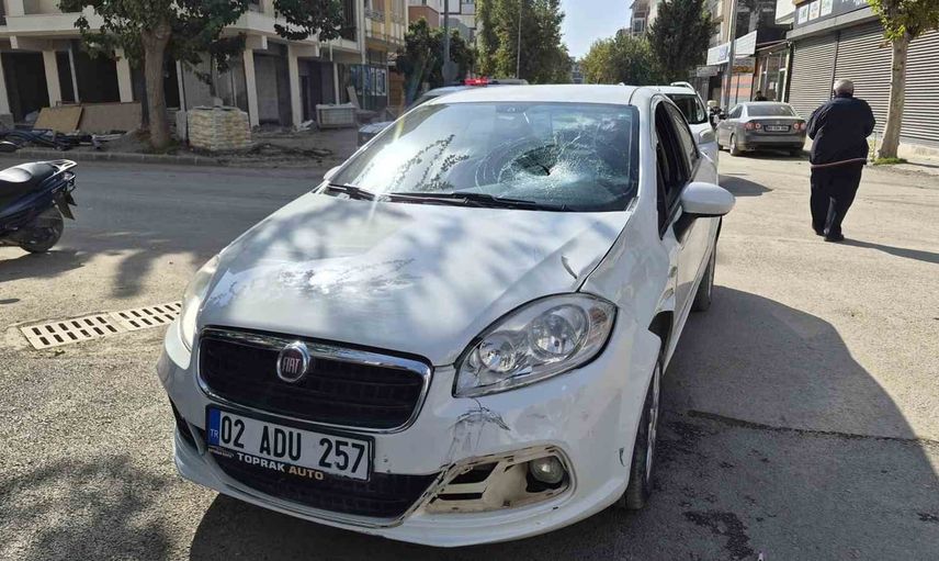 Adıyaman'da kavşakta çarpışma: motosiklet sürücüsü yaralandı