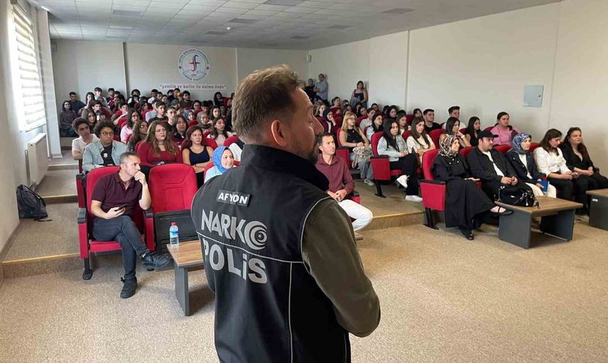 Gençleri bilinçlendirme hamlesi: Afyonkarahisar'da bağımlılıkla mücadele eğitimi