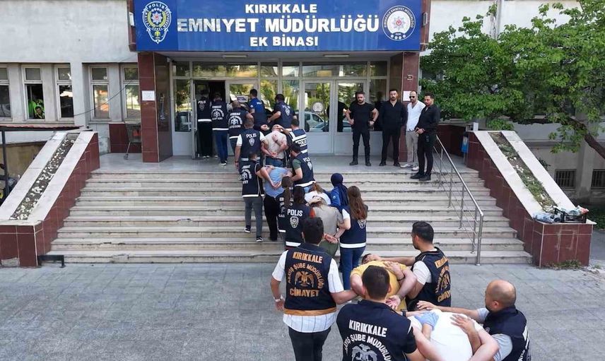 12 yıllık cinayetin sırrı çözüldü: derin dondurucuda saklanan cesetle ilgili 13 tutuklama