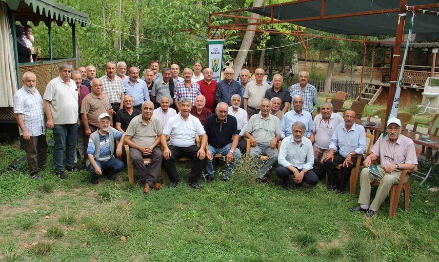 Yarım asırlık bağ: Darende Lisesi 1977-78 mezunları geleneği sürdürüyor