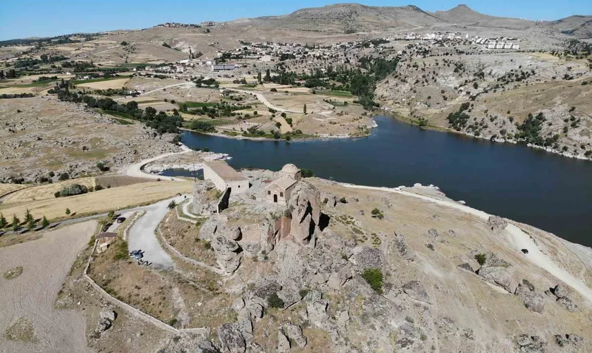 Güzelyurt'un yüksek kilisesi: tarihi çok katmanlı geçmişi ve turizm ilgisi