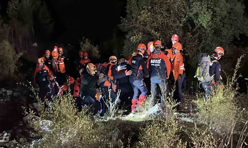 Yazılı Kanyon'da mahsur kalan İHH gönüllülerinden biri yaşamını yitirdi, üçü kurtarıldı