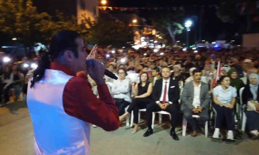 Başkan Dere protokol koltuğunu özel çocuklara bıraktı, örnek bir jest sergiledi