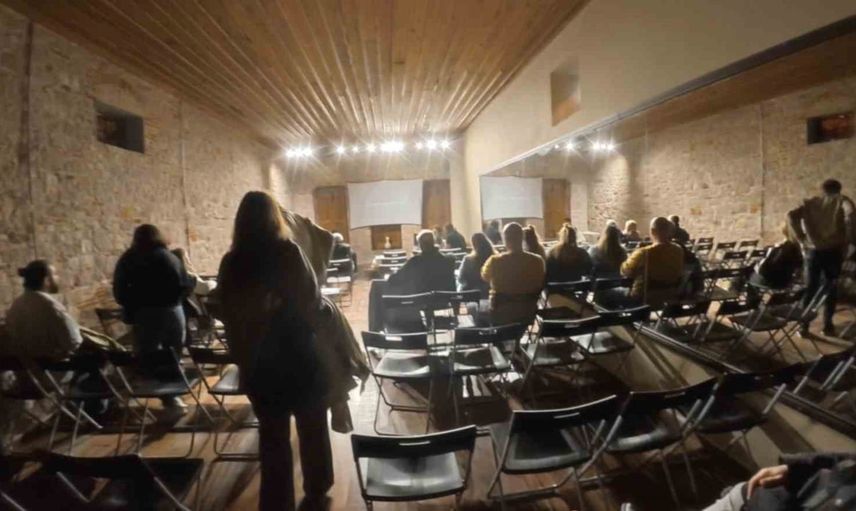 Ayvalık'ta sinemanın yeni dönemi: yapay zekâ ile üretilen 65 film gösterildi