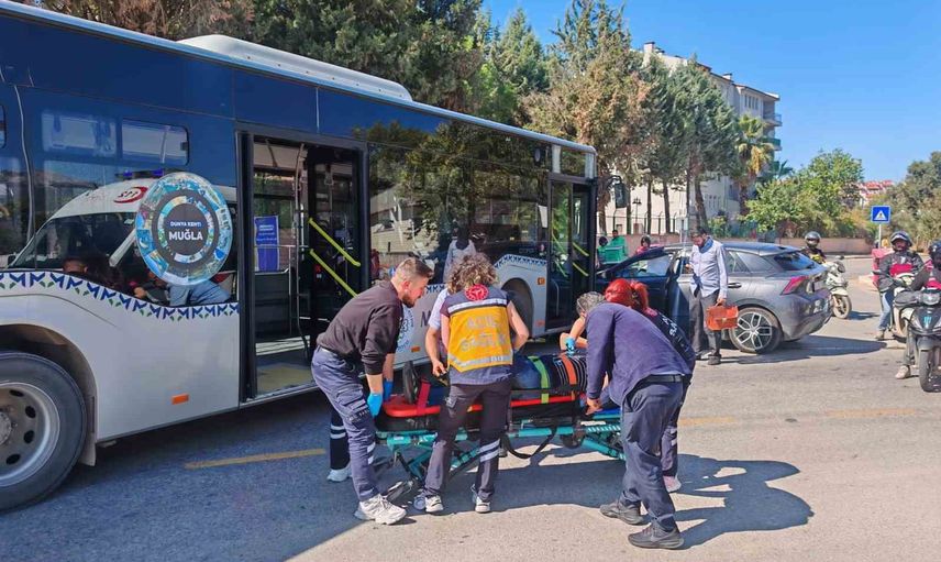 Kötekli’de çarpışma sonrası iki yolcu hastaneye kaldırıldı