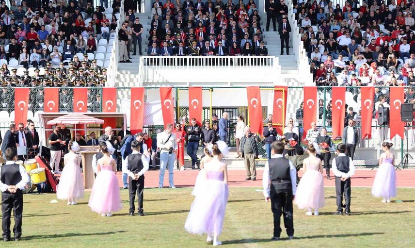 Söke'de cumhuriyet 103. yılında: yeni stadyumda coşkulu tören