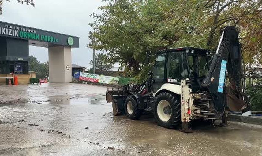 cumalıkızık’ta köprü sular altında kaldı, buskı müdahale ediyor