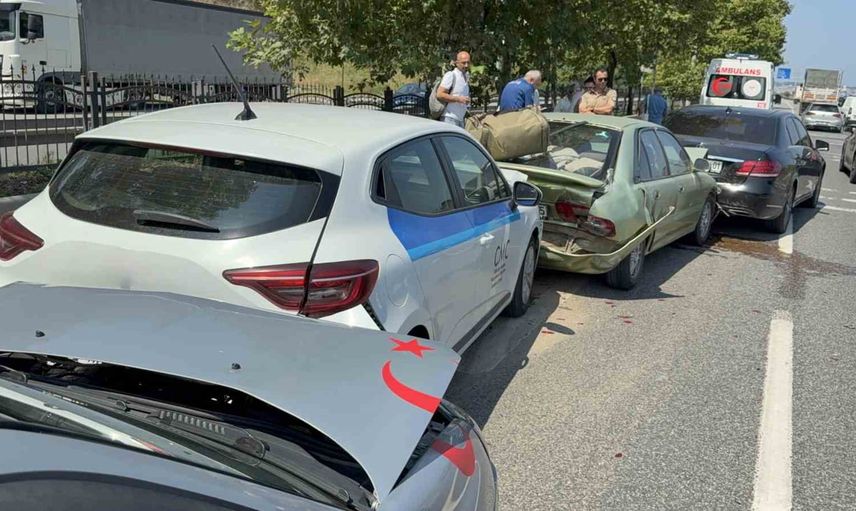 Canik'te dört otomobil birbirine girdi: yaralanma yok, polis inceleme başlattı
