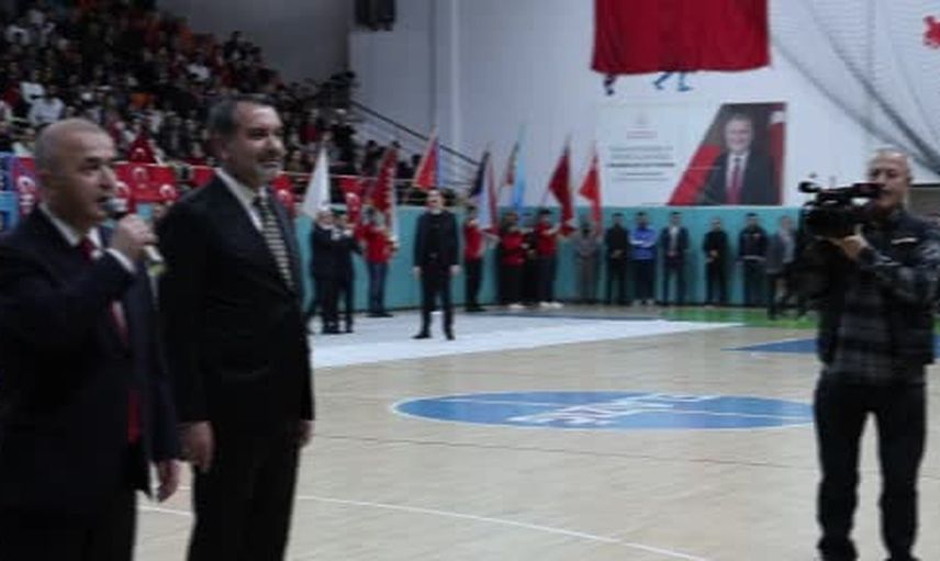 Elazığ'da Yakup Kılıç salonunda 103. yıl coşkusu mehter ve gençlerin şiirleri öne çıktı