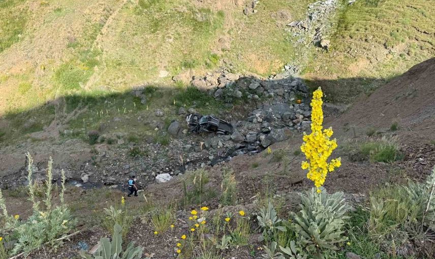 Palandöken geçidinde kontrol kaybı: araç 150 metrelik uçuruma yuvarlandı, sürücü kurtarıldı