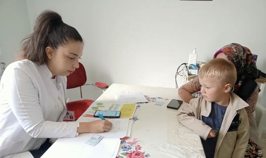 Sağlık ekipleri köy ve kasabalarda kapı kapı hizmet veriyor