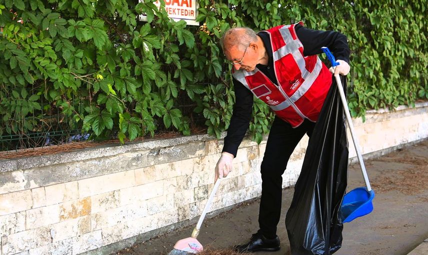 Gençlerle yaşlılar el ele: Yenişehir’de mahalle temizlik seferberliği