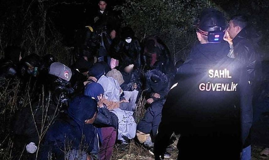 Çanakkale'de sahil operasyonunda Ezine kıyısında 31 kaçak göçmen yakalandı