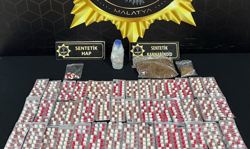 Malatya'da sokak satıcılarına yönelik operasyonda çok sayıda sentetik hap ve silah ele geçirildi