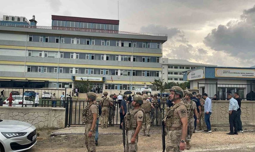 Çardak'ta Farabi Anadolu Lisesi'nde öğretmen yeğeni tarafından vurularak öldü