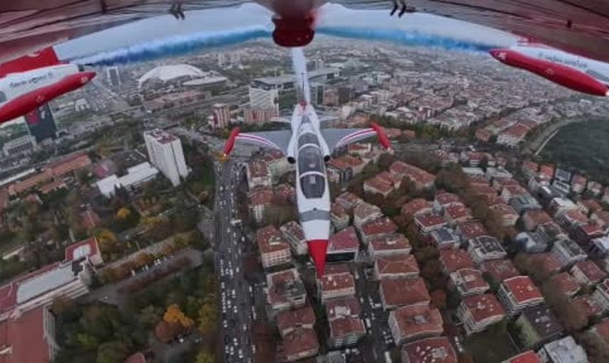 Türk Yıldızları Ankara'da Türk Devletleri Medeniyet Parkı açılışını gökyüzünde selamladı