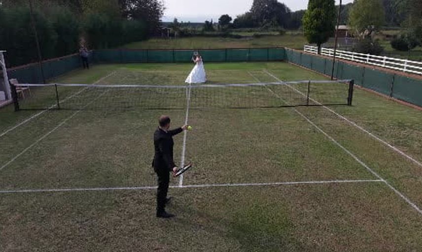 Tenis kortunda başlayan hikâye gelinlik ve damatlıkla sürdü