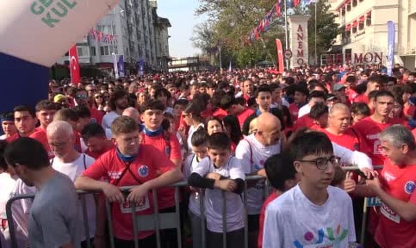 bursalılar cumhuriyet için binlerce adımla buluştu