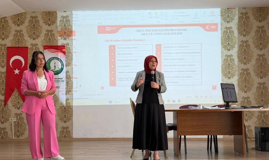 Düzce'de öğretmenlere Türkiye Yüzyılı Maarif Modeli ile okul öncesi yaklaşım aktarıldı