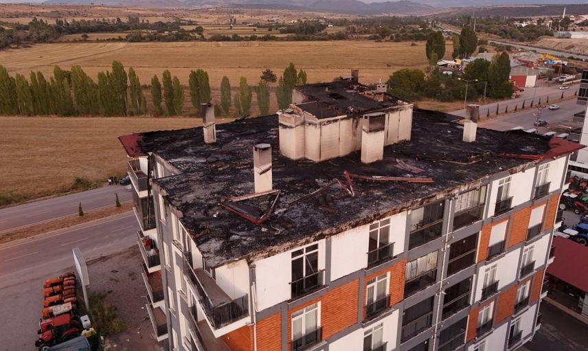 Beyşehir'de çatı yangını sonrası 20 aile evlerinden uzak kaldı